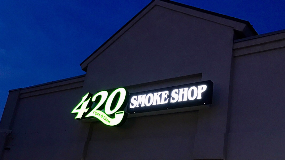 420 Pipes & Glass Smoke Shop